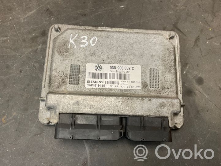 Volkswagen Polo IV 9N3 Unité de commande, module ECU de moteur 03D906032C