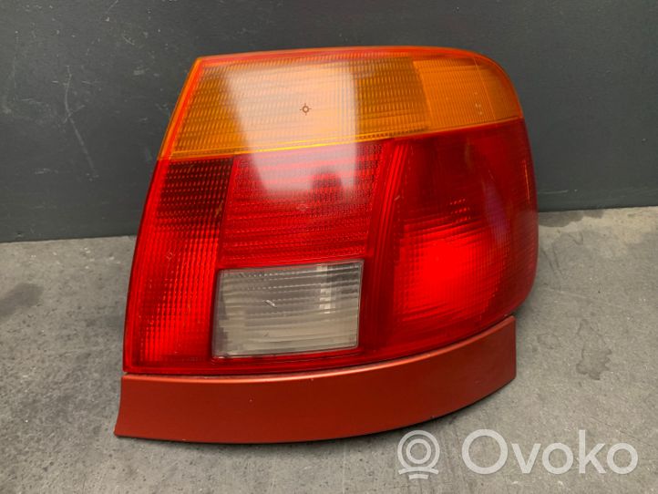 Audi A4 S4 B5 8D Lampa tylna 8D0945096A