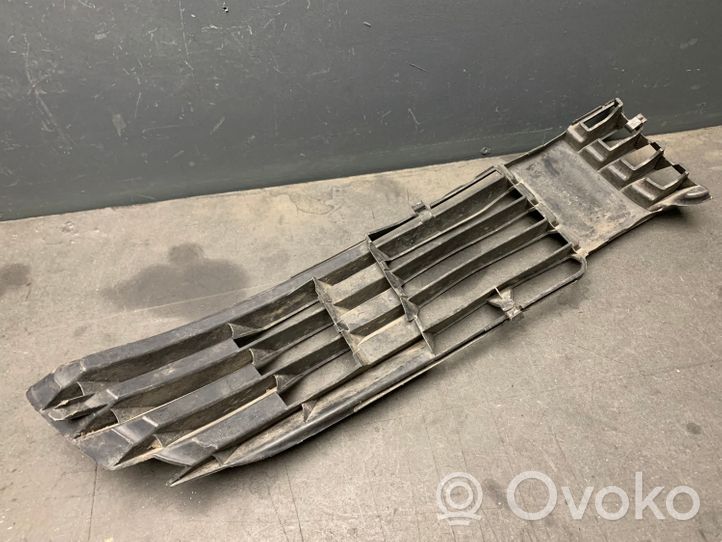 Volkswagen PASSAT B5.5 Mascherina inferiore del paraurti anteriore 3B0853666H