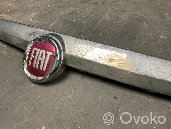 Fiat Punto (199) Grille calandre supérieure de pare-chocs avant 735501719