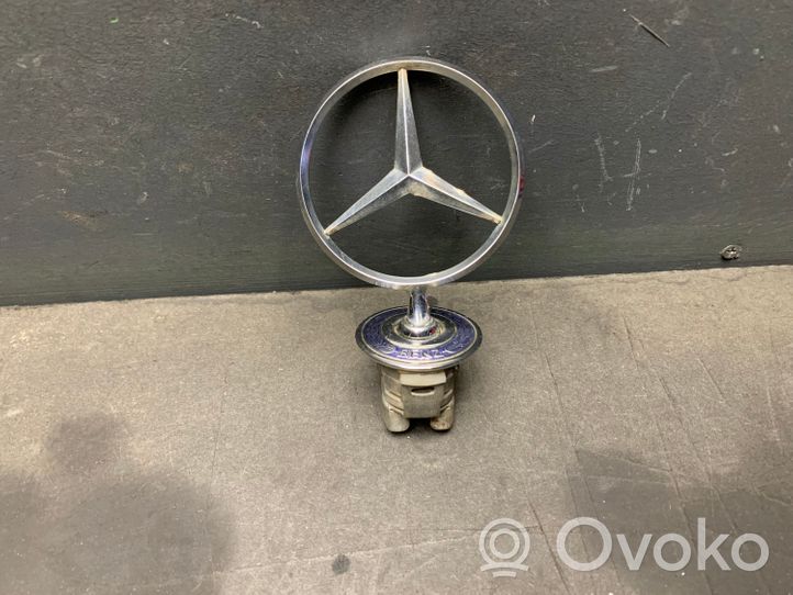 Mercedes-Benz S W220 Valmistajan merkki/logo/tunnus 