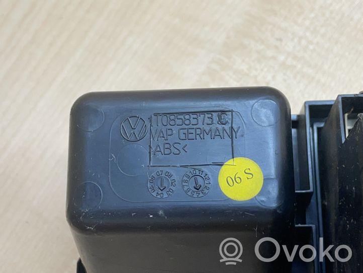 Volkswagen Touareg II Connecteur/prise USB 1T0857925C