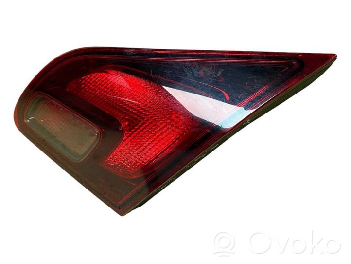 Opel Astra J Luci posteriori del portellone del bagagliaio 216402