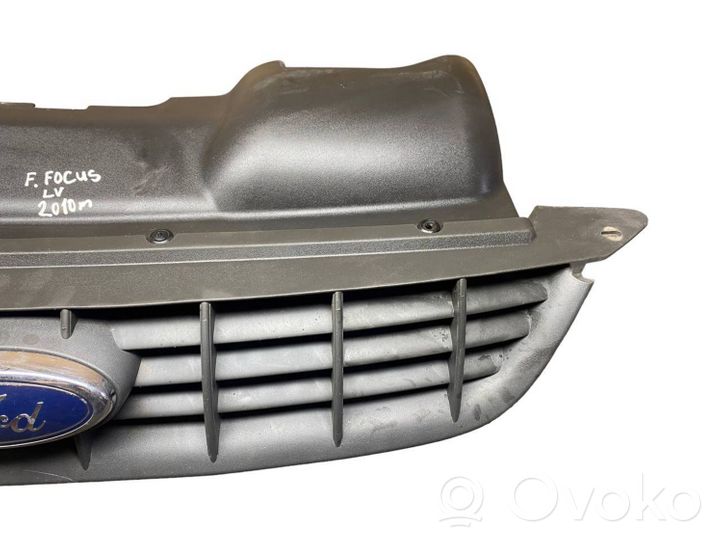 Ford Focus Maskownica / Grill / Atrapa górna chłodnicy 8M5J8200A