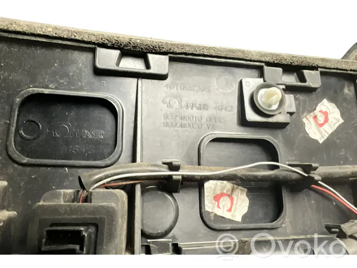 Opel Meriva B Listwa oświetlenie tylnej tablicy rejestracyjnej 461088395