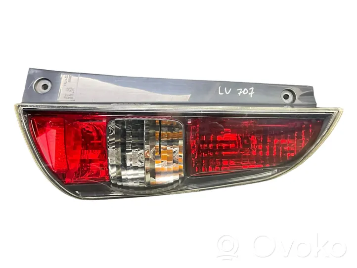 Subaru Justy Luz trasera/de freno 22051763