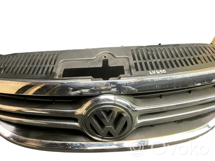 Volkswagen Tiguan Atrapa chłodnicy / Grill 5N0853653A