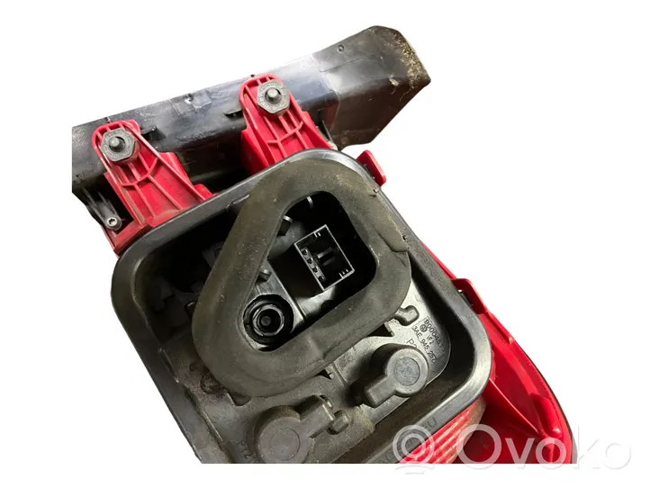 Volkswagen PASSAT B7 Lampa tylna 3AE945095F