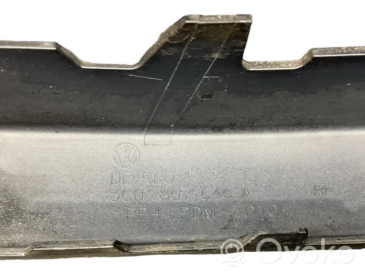 Volkswagen PASSAT B6 Listwa zderzaka przedniego 3C0807645A
