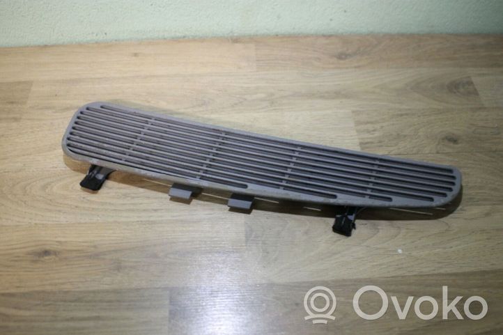 BMW 5 E39 Grille de plage arrière 8172424