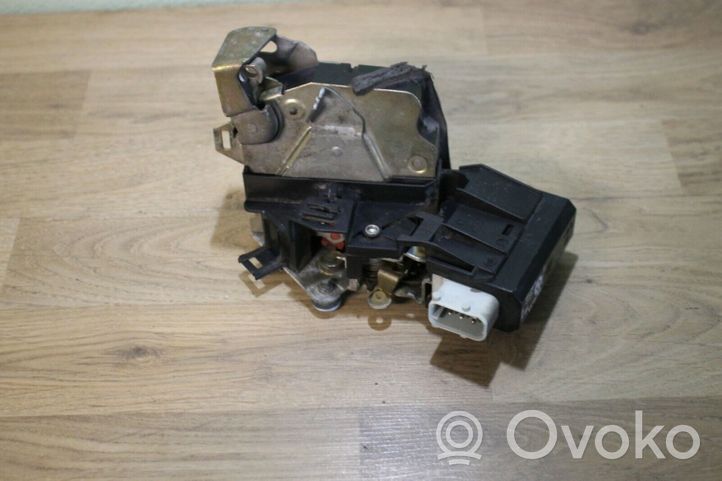 BMW 5 E39 Etuoven lukko 8166246