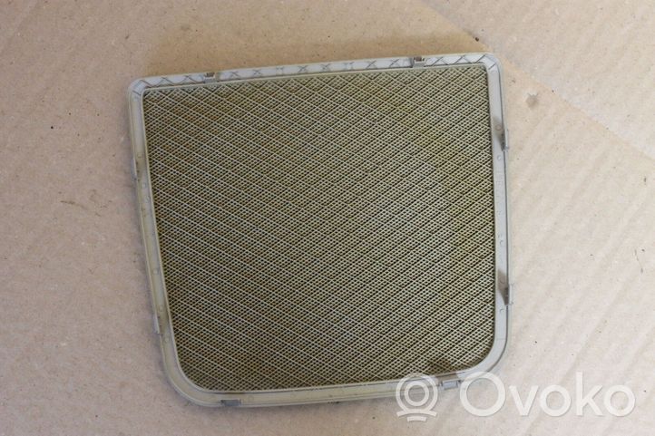 BMW 3 E46 Takaoven kaiuttimen kehys 8222941