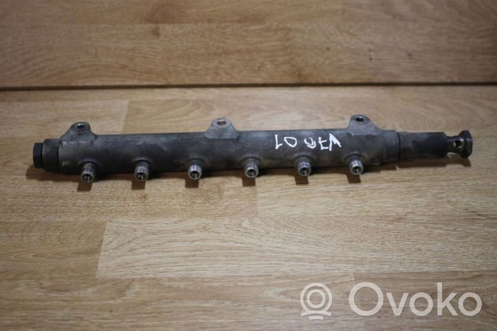 Volvo V70 Fuel distributor 8658252