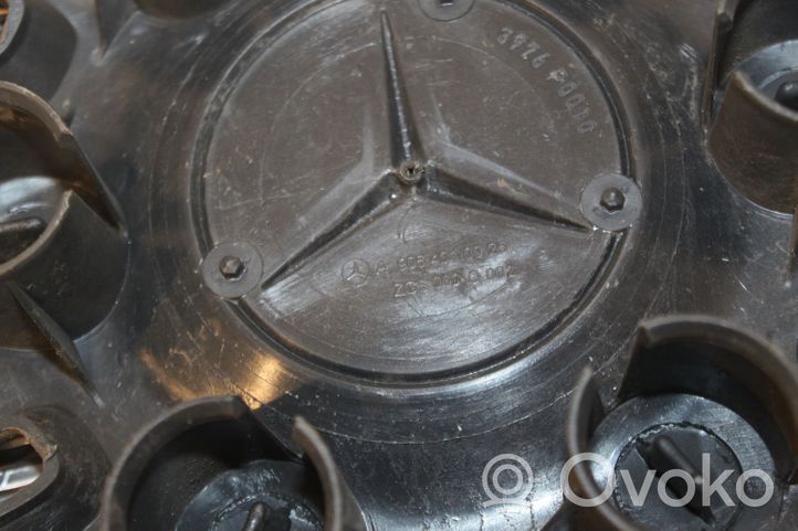 Mercedes-Benz Sprinter W906 Mozzo/copricerchi/borchia della ruota R16 9064010025