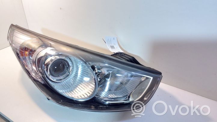 Hyundai ix35 Lampa przednia 921022Z