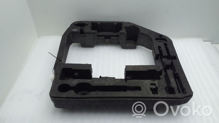 Audi A5 8T 8F Boîte à outils 8T0012109A