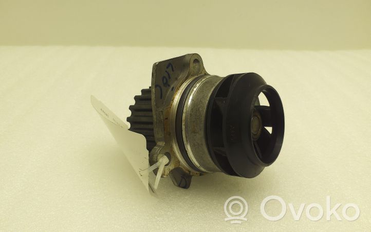 Volkswagen PASSAT B7 Pompe de circulation d'eau 03L121031A