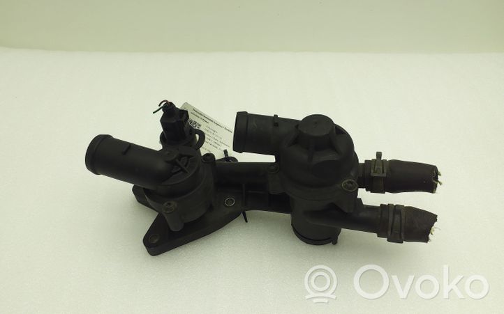 Volkswagen PASSAT B7 Boîtier de thermostat / thermostat 03C121118D