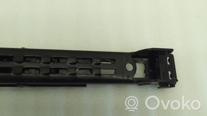 Volkswagen PASSAT B7 Rail de réglage hauteur de ceinture de sécurité 1T0857819B