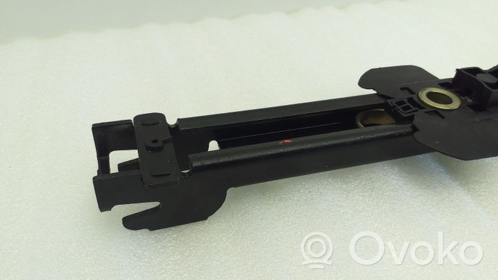 Volkswagen Touareg I Rail de réglage hauteur de ceinture de sécurité 7L0857819F