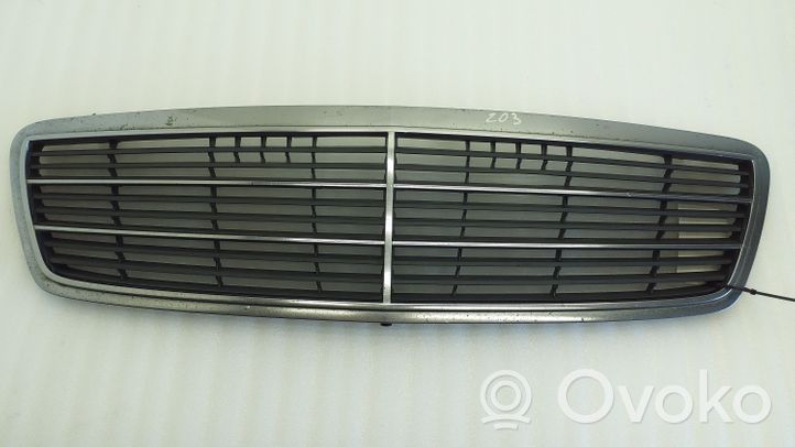 Mercedes-Benz C W203 Griglia superiore del radiatore paraurti anteriore A2038800483