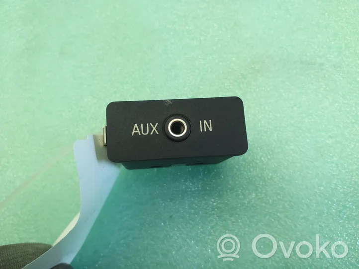 BMW X1 E84 Câble adaptateur AUX 6986791