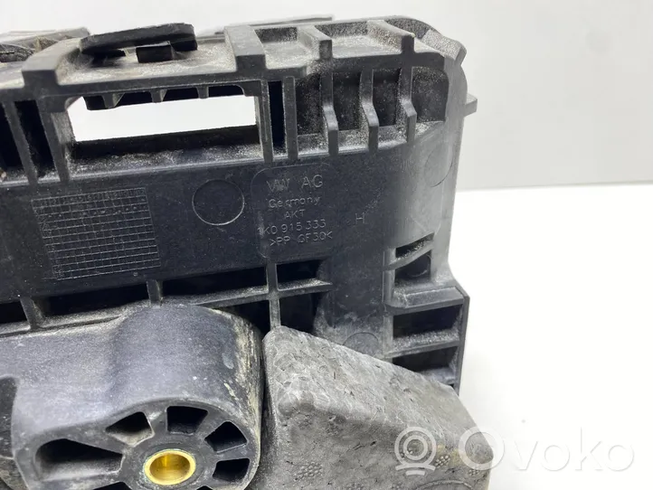 Volkswagen PASSAT CC Vassoio scatola della batteria 1K0915333