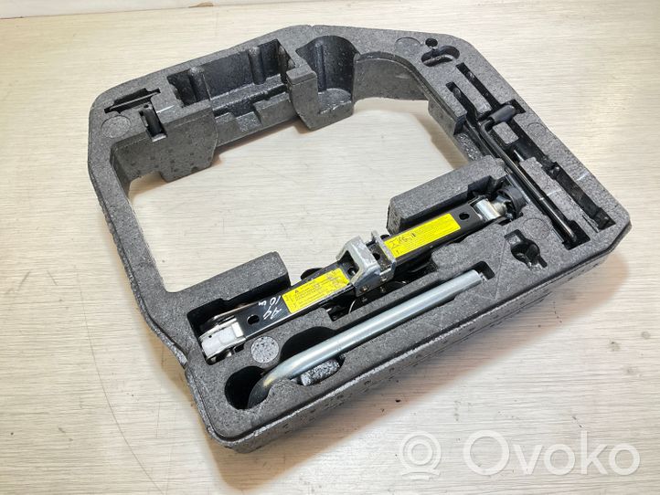 Audi A4 S4 B8 8K Tool set 8T0012109A