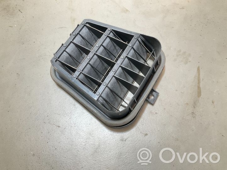 Audi Q3 8U Kulmapaneelin paineventtiili 4B0819181B