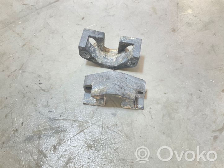 BMW 7 E65 E66 Fuel Injector clamp holder 