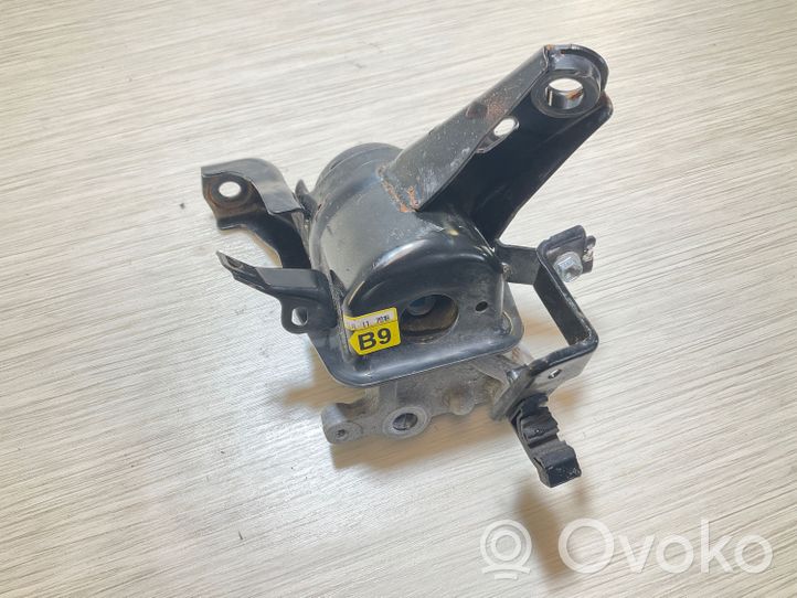 Toyota Auris E210 Supporto di montaggio del motore B9