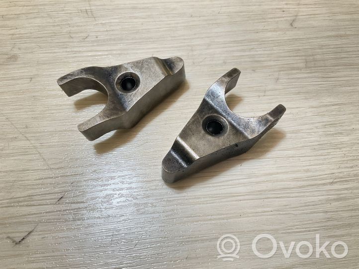 Toyota Corolla Verso AR10 Support de pince d'injecteur de carburant 