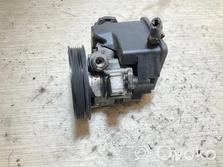 Mercedes-Benz Sprinter W906 Pompe de direction assistée A0014657201