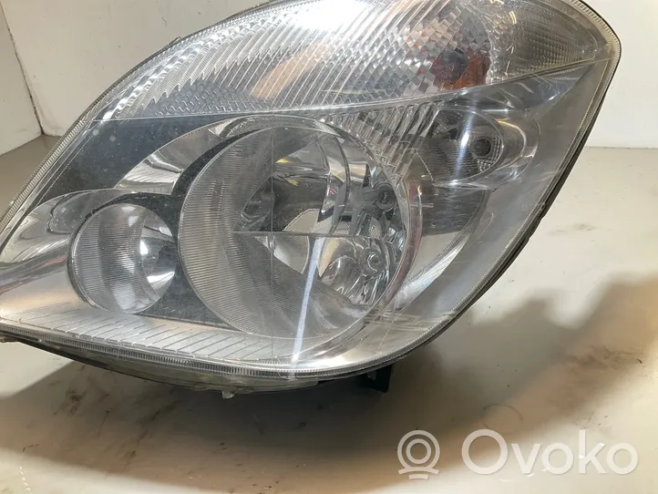 Mercedes-Benz Sprinter W906 Lampa przednia A9068200361