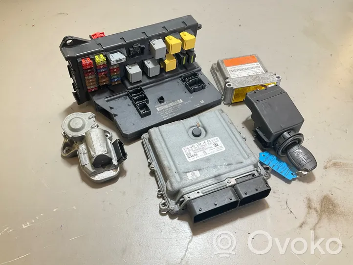 Mercedes-Benz Sprinter W906 Komputer / Sterownik ECU i komplet kluczy A6461501000