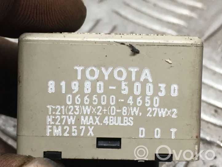 Toyota Corolla Verso AR10 Šviesų rėlė 8198050030