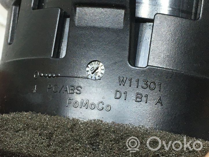 Ford Mondeo MK IV Dysze / Kratki środkowego nawiewu deski rozdzielczej 6M21U018B09
