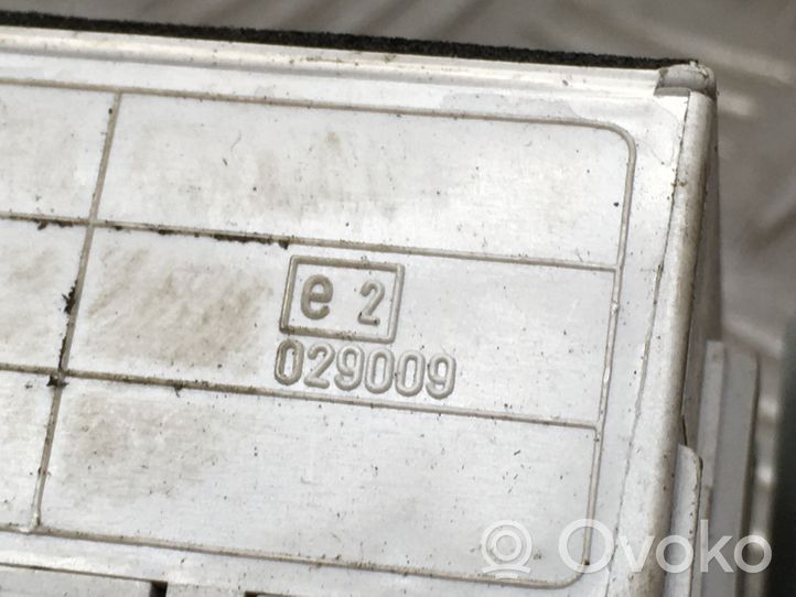 Toyota Corolla E120 E130 Oven keskuslukituksen ohjausyksikön moduuli 8974102050
