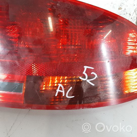 Audi A4 S4 B7 8E 8H Lampa tylna 8E5945096