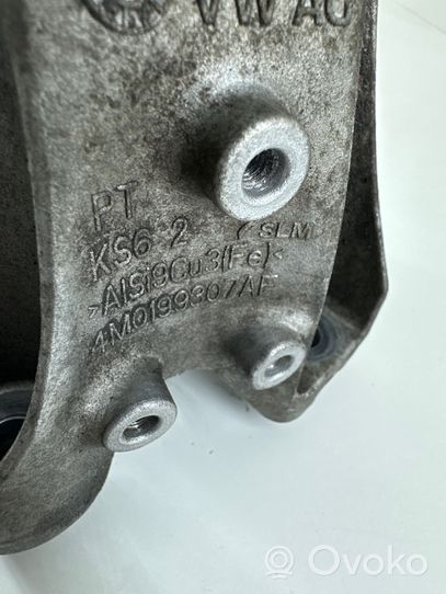 Audi A4 S4 B9 Łapa / Mocowanie silnika 4M0199307AF