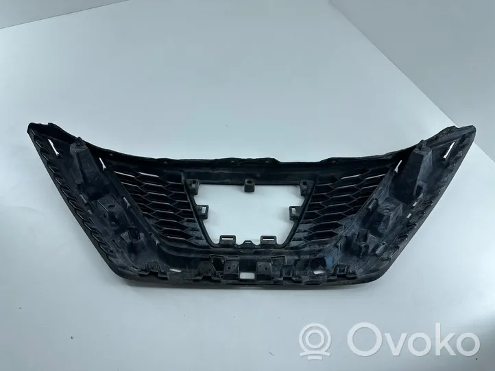 Nissan Qashqai Grille calandre supérieure de pare-chocs avant 62310HV00A