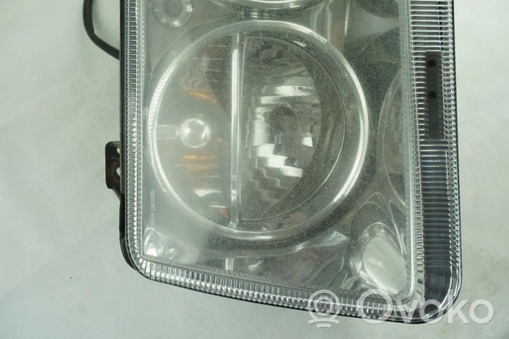 Chrysler 300 - 300C Lampa przednia 