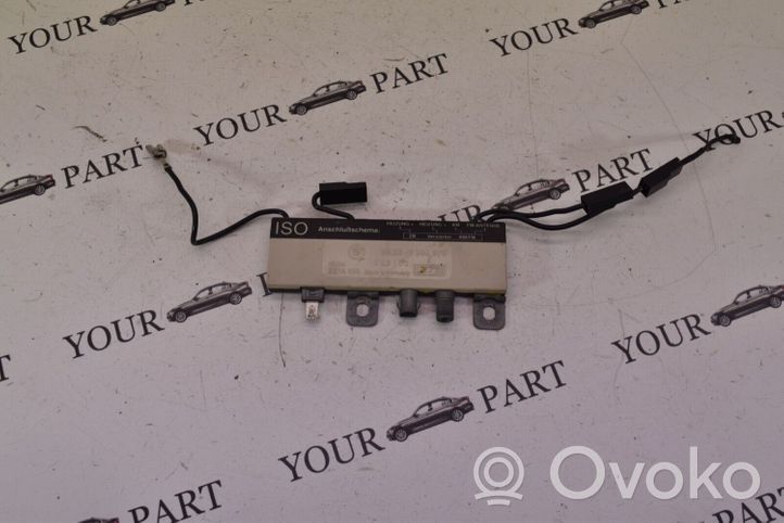 BMW 7 E32 Antenos stiprintuvas 1384975