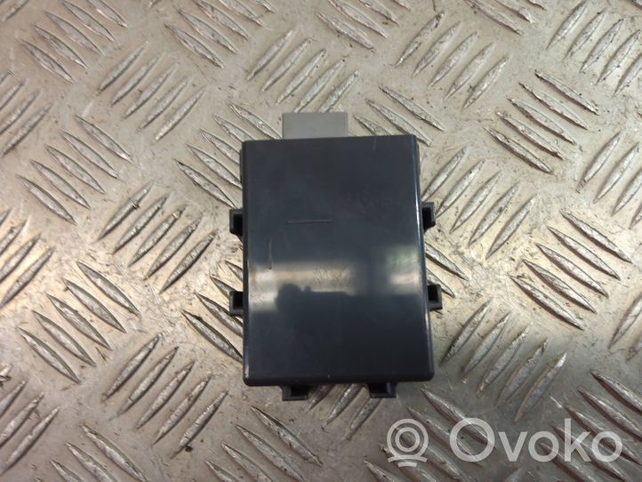 Lexus RX 300 Moduł sterowania Gateway 89111-48020