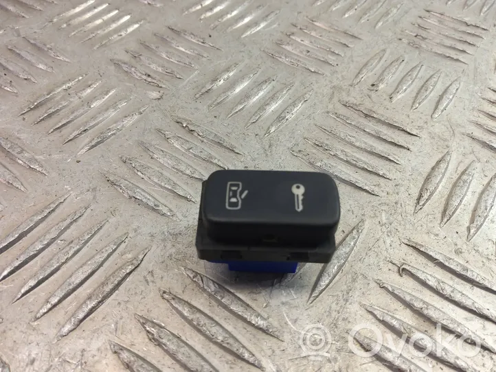 Skoda Octavia Mk1 (1U) Central locking switch button 1Z0962125H