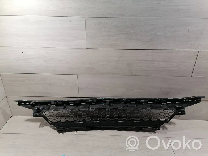 Mercedes-Benz C W205 Grille inférieure de pare-chocs avant A2058856204