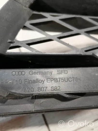 Audi R8 42 Grotelės apatinės (trijų dalių) 420807682