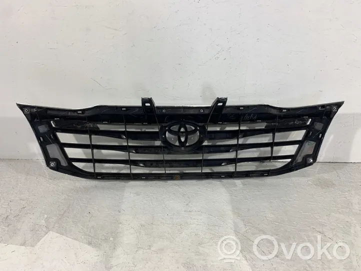 Toyota Hilux (AN10, AN20, AN30) Grille calandre supérieure de pare-chocs avant 