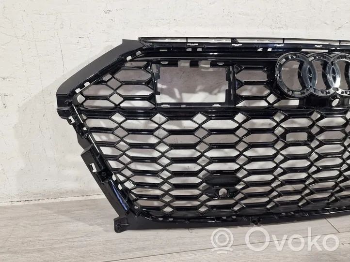 Audi RS6 C8 Maskownica / Grill / Atrapa górna chłodnicy 4K8853651F