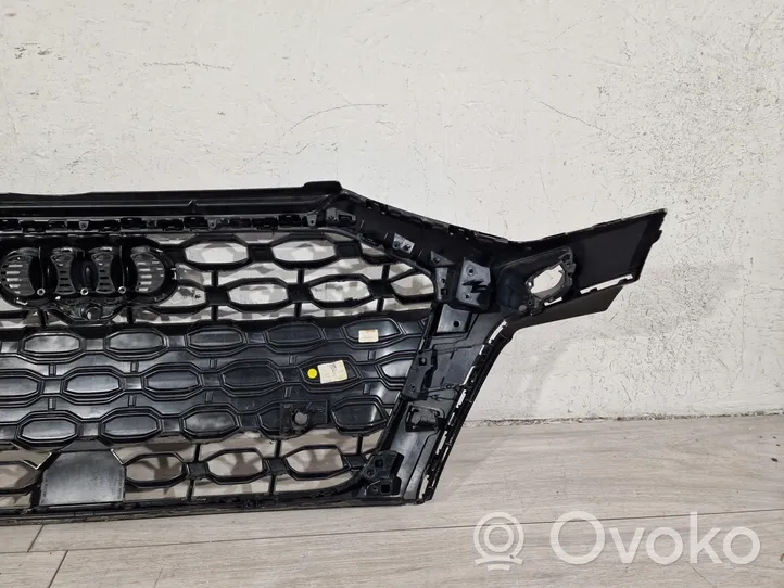 Audi RS3 8Y Grille calandre supérieure de pare-chocs avant 8Y0853651H